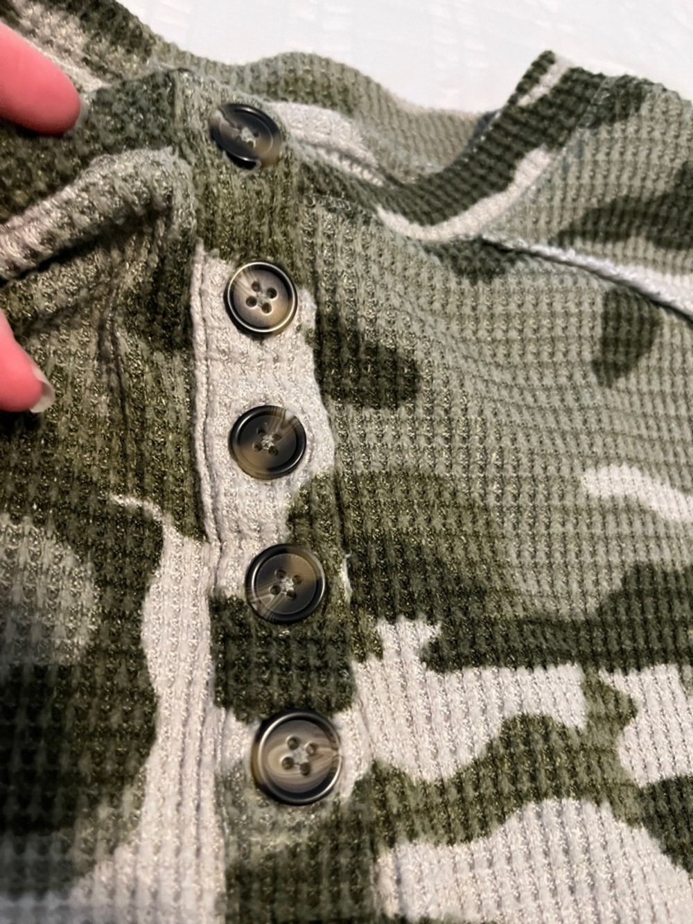 SO Girls Camo Waffle Knit Pullover Sweater in Green and Cream - Picture 3 of 4